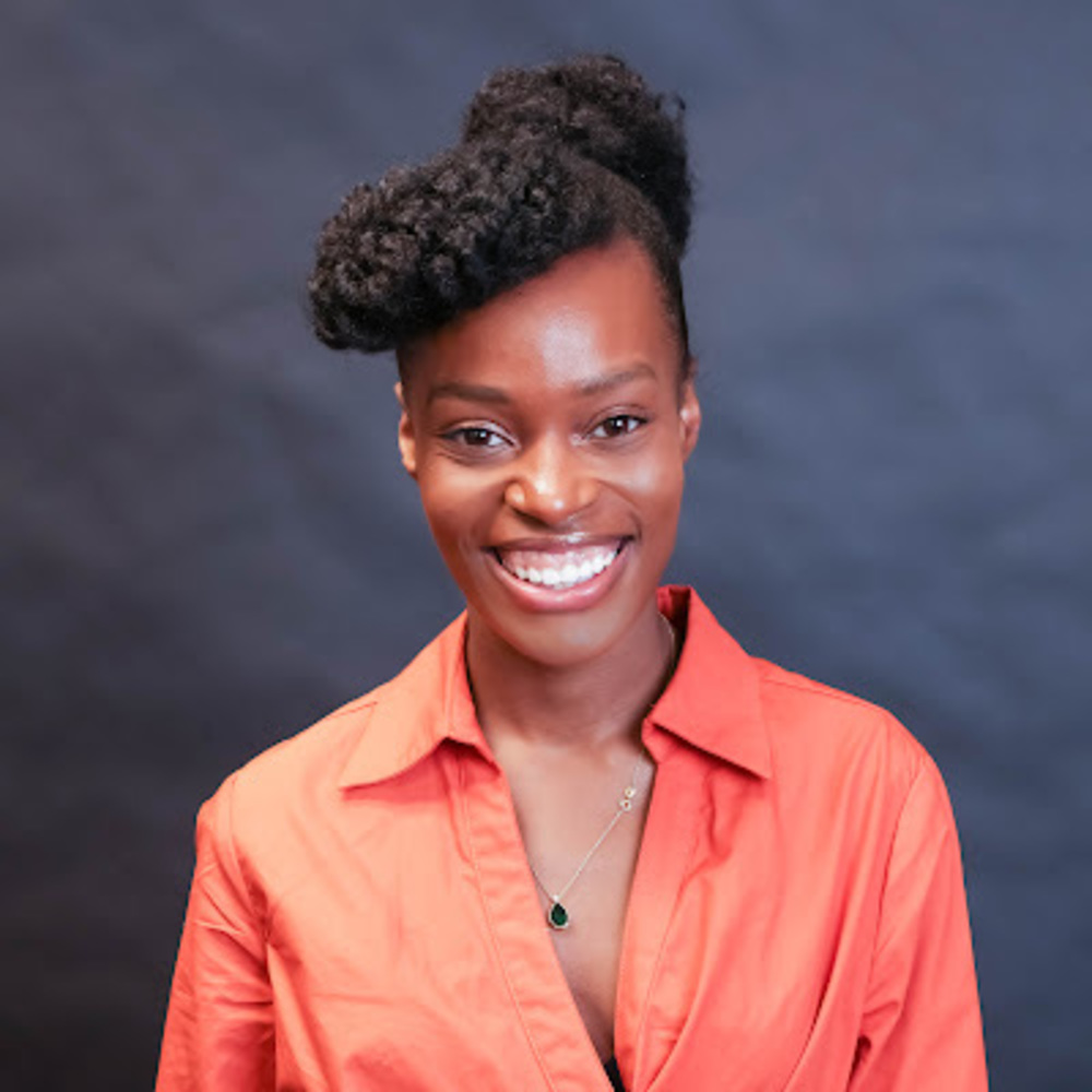 Meet your Posher, Akia